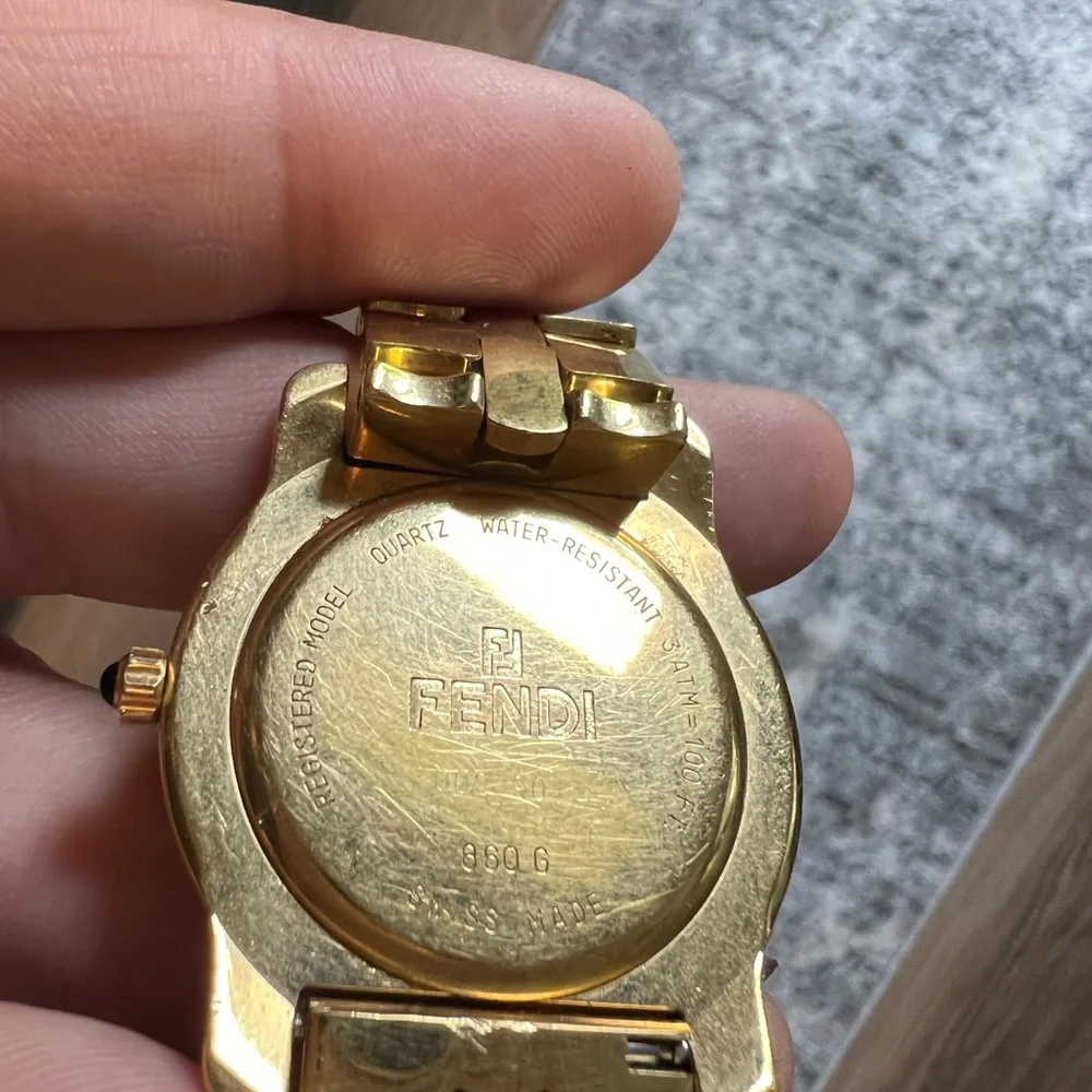 VINTAGE FENDI gold watch - Picture 7 of 10